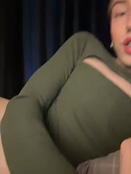 Snapshot of Avril_Pearly_ chatting on December 2024 09:28:01 PM Avril Pearly online show from December 2024 09:28:01 PM