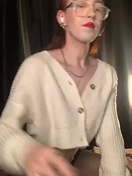 Snapshot of Avril_Pearly_ chatting on February 2025 09:31:01 PM Avril Pearly online show from February 2025 09:31:01 PM