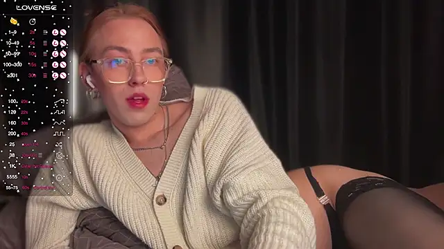 Snapshot of Avril_Pearly_ chatting on March 2025 08:43:01 PM Avril Pearly online show from March 2025 08:43:01 PM