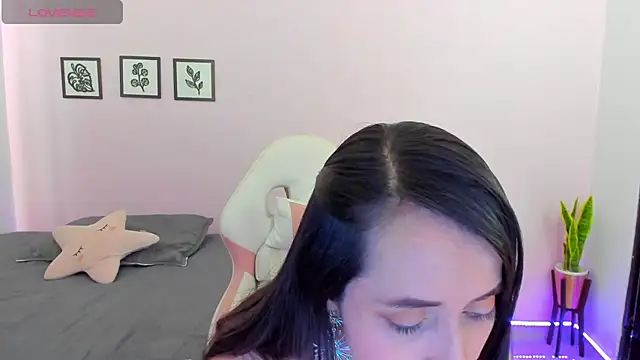 Snapshot of sophie_pazz chatting on October 2025 04:13:02 PM sophie pazz online show from October 2025 04:13:02 PM