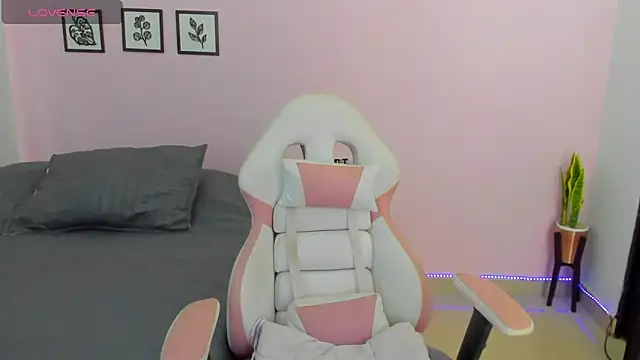 sophie pazz online show from February 2026 05:16:02 PM