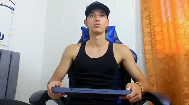 Snapshot of jake_shadow14 chatting on February 2025 09:09:01 PM jake shadow14 online show from February 2025 09:09:01 PM