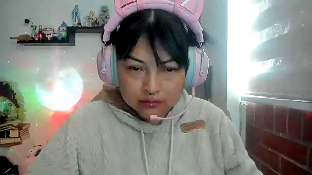 Shaddycute  online show from April 2026 06:34:01 PM