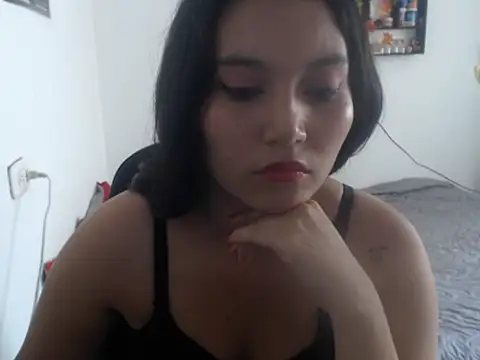 Snapshot of HannaKlein chatting on February 2025 07:10:02 PM HannaKlein online show from February 2025 07:10:02 PM