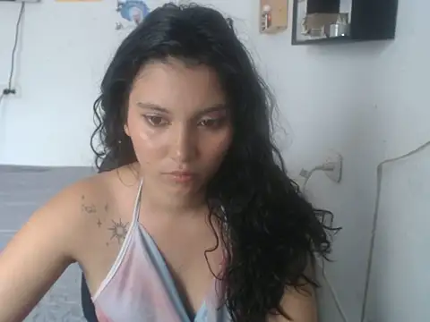 Snapshot of HannaKlein chatting on November 2025 06:01:02 PM HannaKlein online show from November 2025 06:01:02 PM