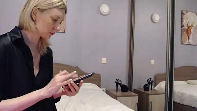 Snapshot of AvelinaLeoni chatting on January 2025 06:41:02 AM AvelinaLeoni online show from January 2025 06:41:02 AM