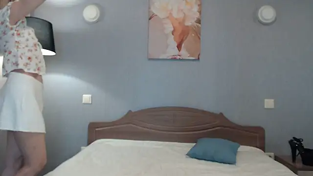 Snapshot of AvelinaLeoni chatting on February 2025 03:53:02 PM AvelinaLeoni online show from February 2025 03:53:02 PM