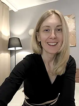 Snapshot of AvelinaLeoni chatting on October 2025 07:50:02 AM AvelinaLeoni online show from October 2025 07:50:02 AM