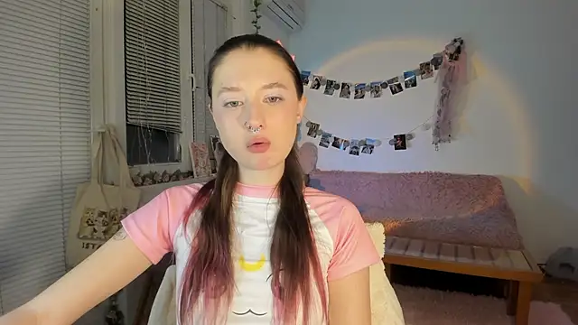 Snapshot of Jenny_darling_love chatting on January 2025 10:23:01 PM Jenny darling love online show from January 2025 10:23:01 PM