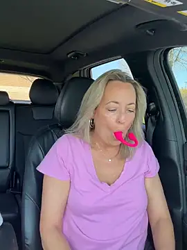 Snapshot of Cherry-red-xo chatting on April 2026 04:09:02 PM Cherry-red-xo online show from April 2026 04:09:02 PM