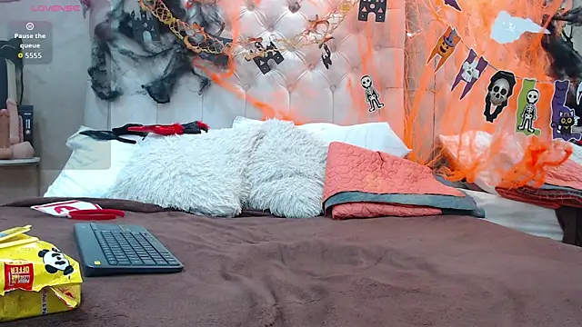 Snapshot of La_Crespa_x chatting on October 2025 12:16:02 PM La Crespa x online show from October 2025 12:16:02 PM