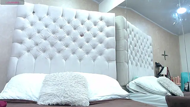 Snapshot of La_Crespa_x chatting on November 2025 12:49:02 PM La Crespa x online show from November 2025 12:49:02 PM