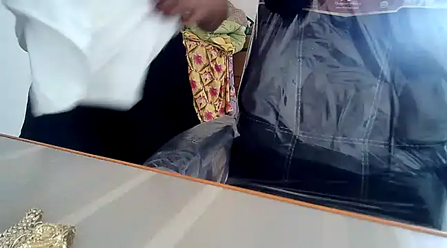 hot pavitra online show from December 2024 07:17:01 AM