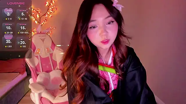 Fluffy Rose online show from October 2025 05:58:02 PM