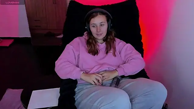 bonnie moon  online show from February 2026 06:06:02 PM