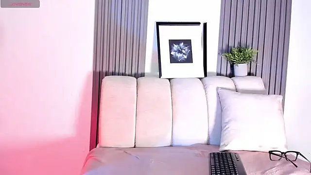 Kayla stern  online show from April 2026 06:43:02 PM