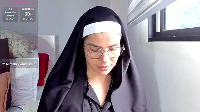 ClaraMariaMon online show from October 2025 05:00:01 PM