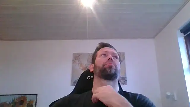 Snapshot of Gotta1 chatting on December 2025 11:49:02 AM Gotta1 online show from December 2025 11:49:02 AM