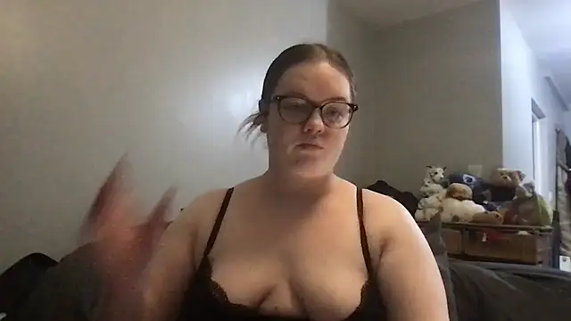 honeyyy24 online show from November 2025 05:56:01 PM