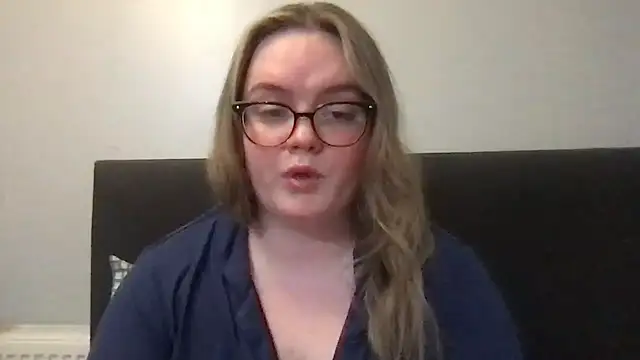 honeyyy24 online show from April 2026 10:47:01 PM