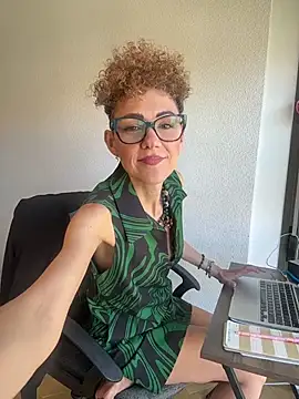 Snapshot of lavaldez chatting on May 2026 10:54:01 AM lavaldez online show from May 2026 10:54:01 AM