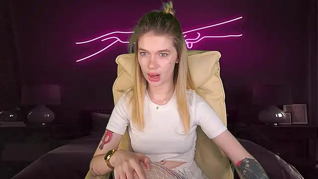 Snapshot of AnacondaOn chatting on March 2025 06:18:01 PM AnacondaOn online show from March 2025 06:18:01 PM