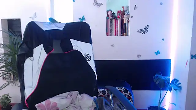 Snapshot of Lia-mitch chatting on December 2025 06:47:02 PM Lia-mitch online show from December 2025 06:47:02 PM