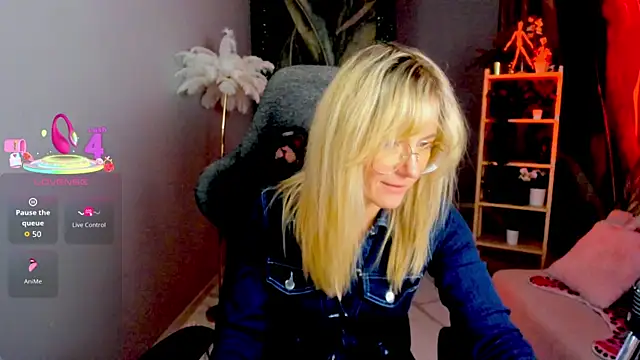 LadyIzabel online show from April 2026 02:39:02 PM