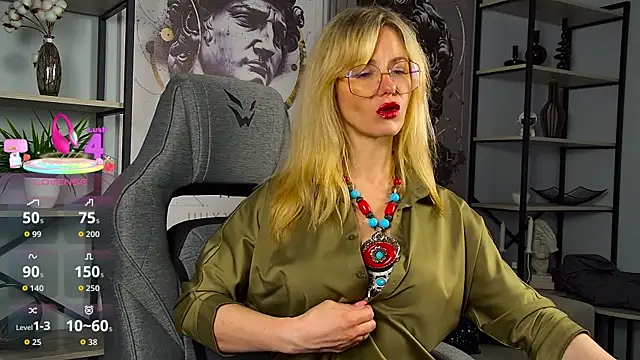 LadyIzabel online show from April 2026 02:20:01 PM