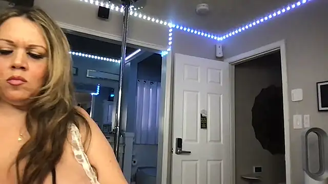 curvyfunlover online show from November 2025 07:02:02 PM