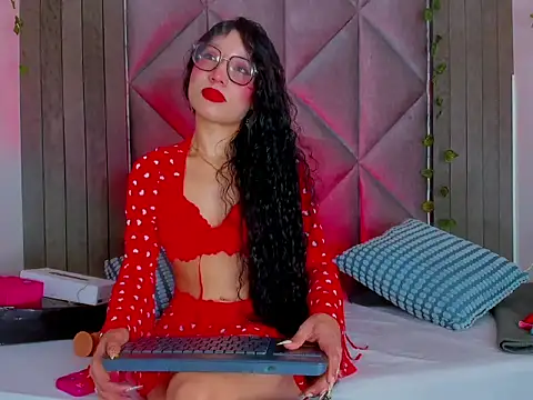 BriaConner  online show from June 2026 03:00:01 AM