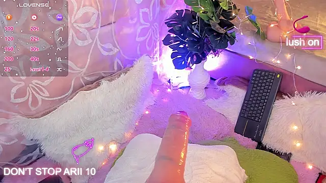 Snapshot of Arii_vega_ chatting on October 2025 01:03:02 AM Arii vega  online show from October 2025 01:03:02 AM