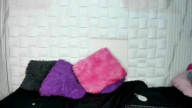 Snapshot of chloe_moretzz_ chatting on December 2024 06:13:01 PM chloe moretzz online show from December 2024 06:13:01 PM