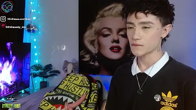 Snapshot of maxiy_001 chatting on January 2026 03:43:02 AM maxiy 001 online show from January 2026 03:43:02 AM