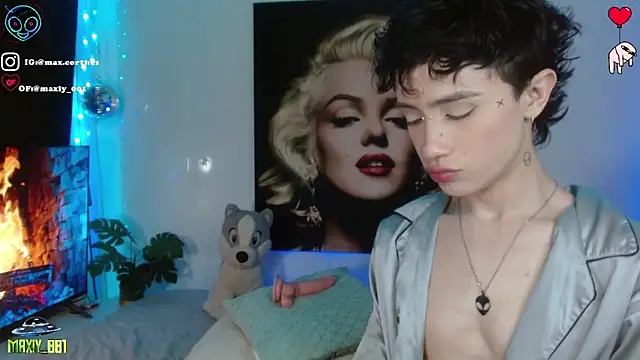 Snapshot of maxiy_001 chatting on February 2026 08:54:01 AM maxiy 001 online show from February 2026 08:54:01 AM