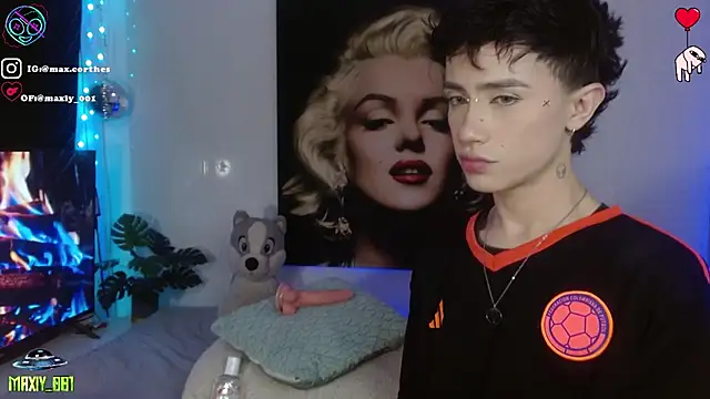 Snapshot of maxiy_001 chatting on February 2026 11:47:02 PM maxiy 001 online show from February 2026 11:47:02 PM