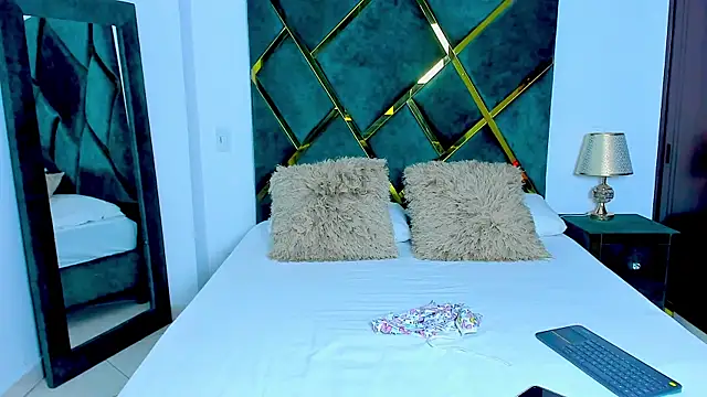 Criss Ariana online show from January 2025 11:56:02 AM