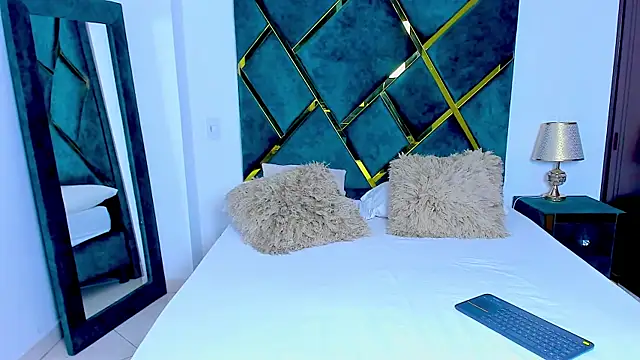 Criss Ariana online show from January 2025 11:48:01 AM