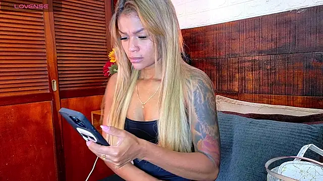 Snapshot of Celeste_sanz chatting on November 2025 10:47:02 AM Celeste sanz online show from November 2025 10:47:02 AM