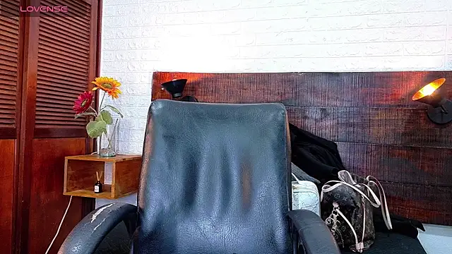 Snapshot of Celeste_sanz chatting on November 2025 10:48:01 AM Celeste sanz online show from November 2025 10:48:01 AM