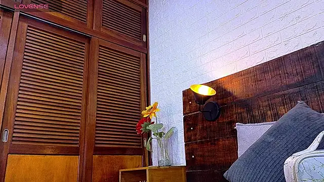 Snapshot of Celeste_sanz chatting on December 2025 10:57:01 AM Celeste sanz online show from December 2025 10:57:01 AM