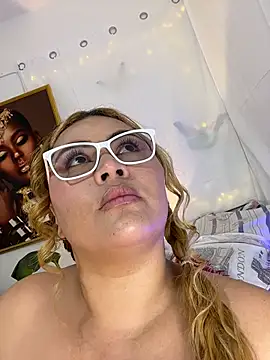 Snapshot of AshleyVXo chatting on June 2026 03:40:02 AM AshleyVXo online show from June 2026 03:40:02 AM