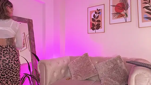 DahianaWalcott online show from January 2026 08:07:01 PM