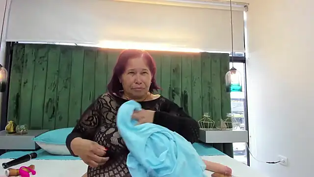 girl amada online show from April 2026 09:39:33 PM