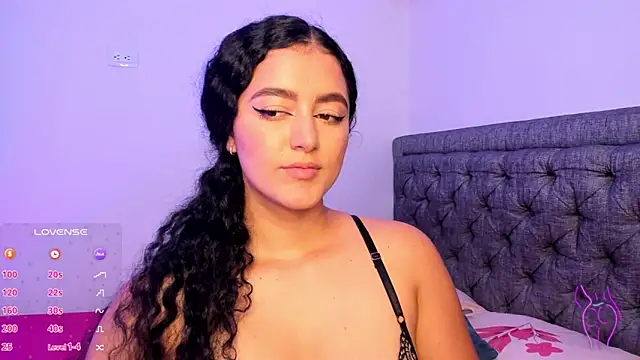 Snapshot of Adhara-zanne chatting on November 2025 09:15:02 AM Adhara-zanne online show from November 2025 09:15:02 AM