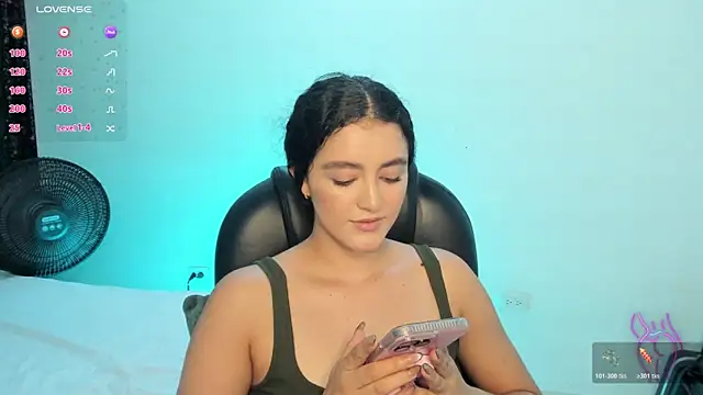 Snapshot of Adhara-zanne chatting on June 2026 04:11:01 PM Adhara-zanne online show from June 2026 04:11:01 PM