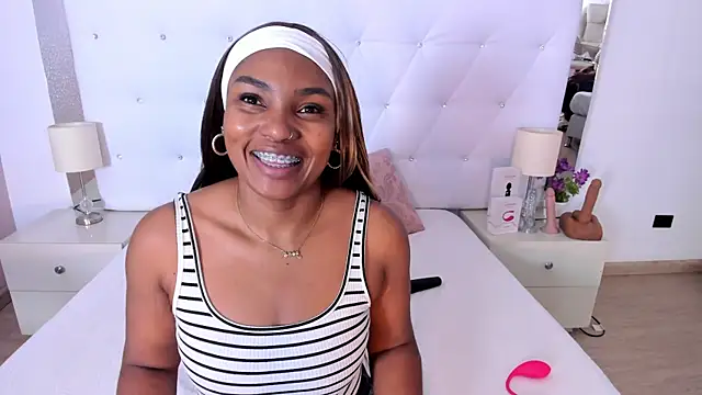 Isla Scott online show from November 2025 11:31:02 AM