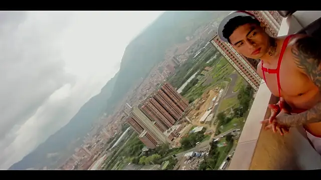 Snapshot of Dominiofit chatting on March 2025 09:26:02 PM Dominiofit online show from March 2025 09:26:02 PM