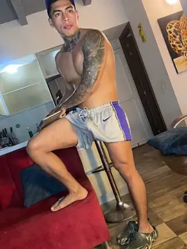 Snapshot of Dominiofit chatting on September 2025 12:15:01 AM Dominiofit online show from September 2025 12:15:01 AM