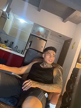 Snapshot of Dominiofit chatting on October 2025 12:33:01 AM Dominiofit online show from October 2025 12:33:01 AM